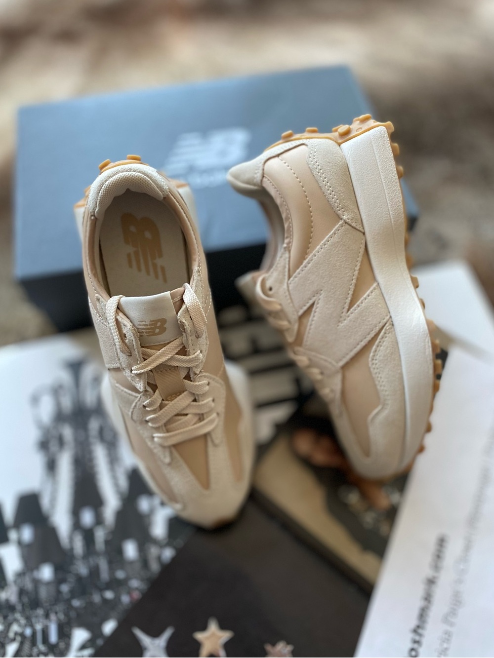 New Balance 327 Sneakers - Picture 11 of 14